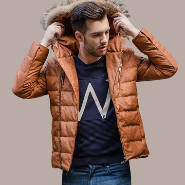 毛领羽绒服，防风保暖，版型舒适，尺码偏小，建议参考详细尺寸表购买