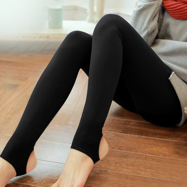 天鹅绒打底裤，有2种款式选择，一种是一体踩脚的，另一种是布口踩脚的